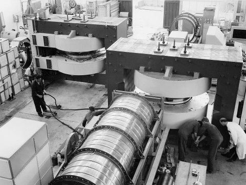 Amersham Philips Cyclotron Amersham Philips Cyclotron